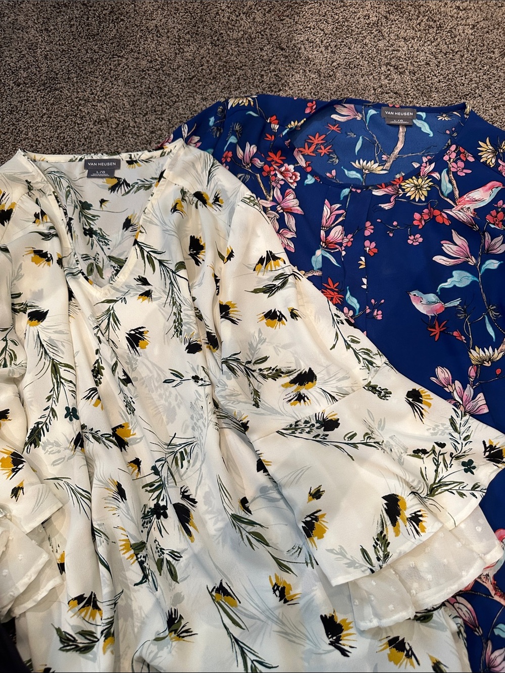 Lot of 2 Beautiful Van Heusen Floral V-Neck Ruffle Sleeve Blouses. Size L